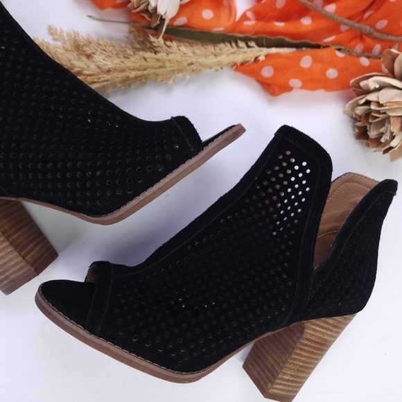 Lucky Brand Black Lazer Cut Ankle Boots Sz 8m - Picture 8 of 11